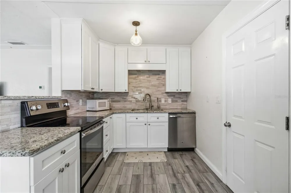 2924 HILLVIEW STREET Sarasota, FL 34239