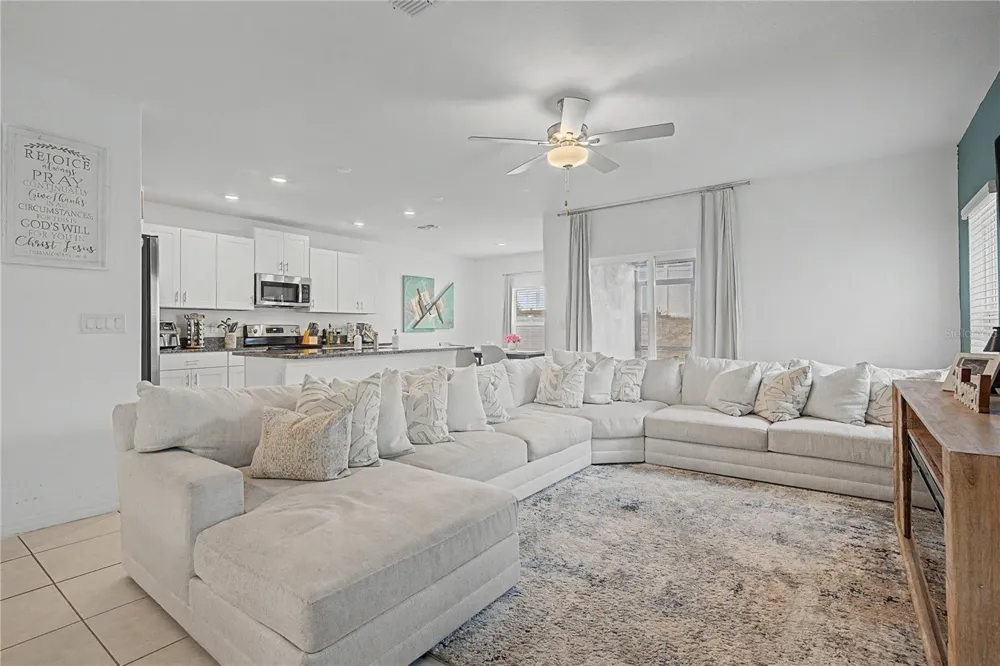 6357 BEVERLY HILLS DRIVE Zephyrhills, FL 33541
