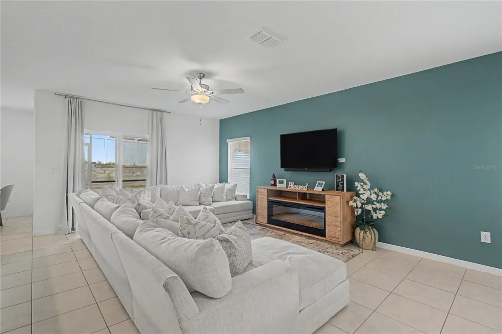 6357 BEVERLY HILLS DRIVE Zephyrhills, FL 33541