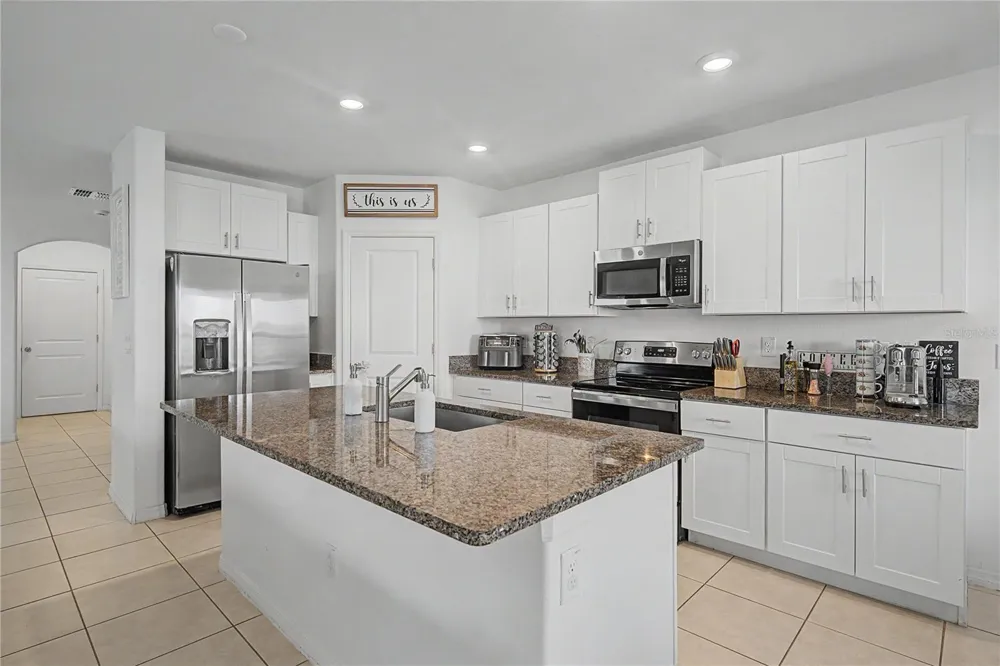 6357 BEVERLY HILLS DRIVE Zephyrhills, FL 33541