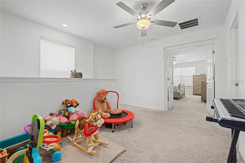6357 BEVERLY HILLS DRIVE Zephyrhills, FL 33541