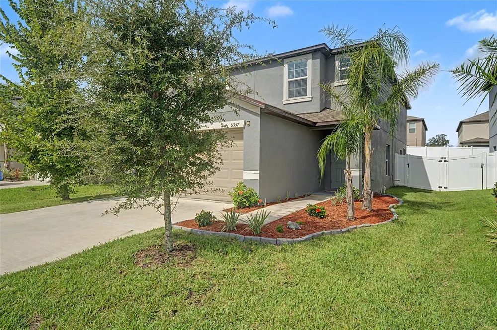 6357 BEVERLY HILLS DRIVE Zephyrhills, FL 33541