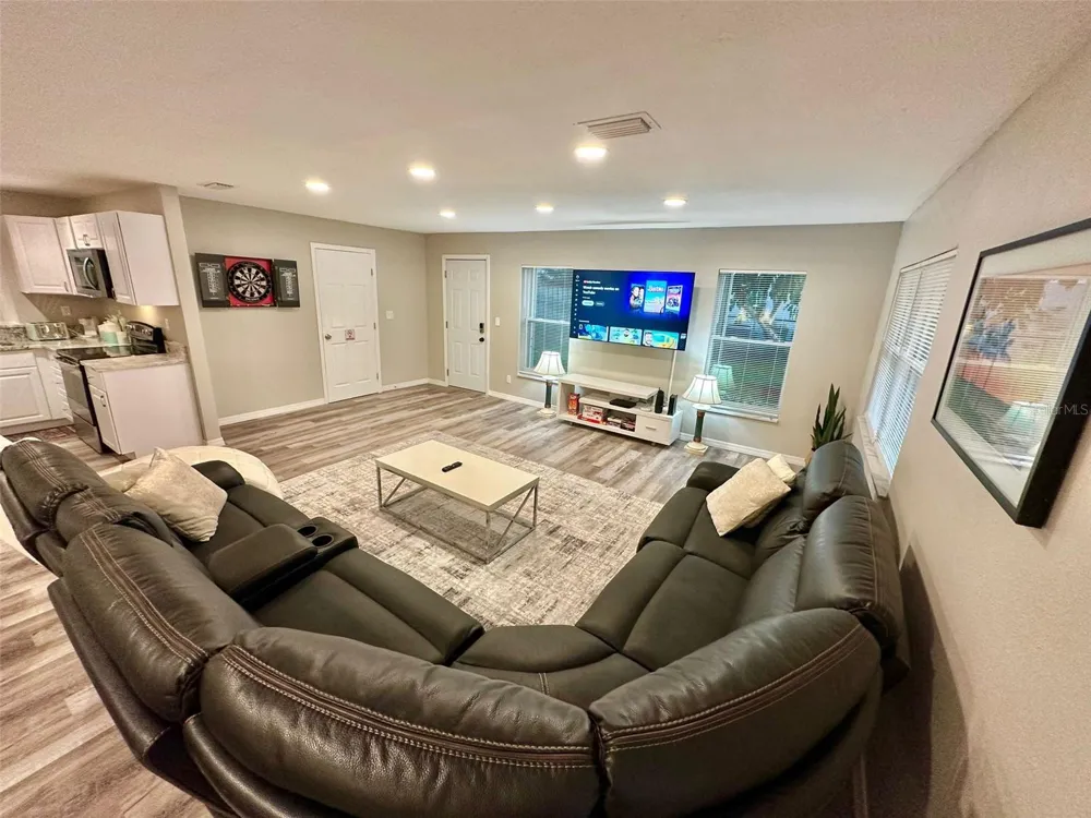 1987 MOSSWOOD DRIVE Melbourne, FL 32935