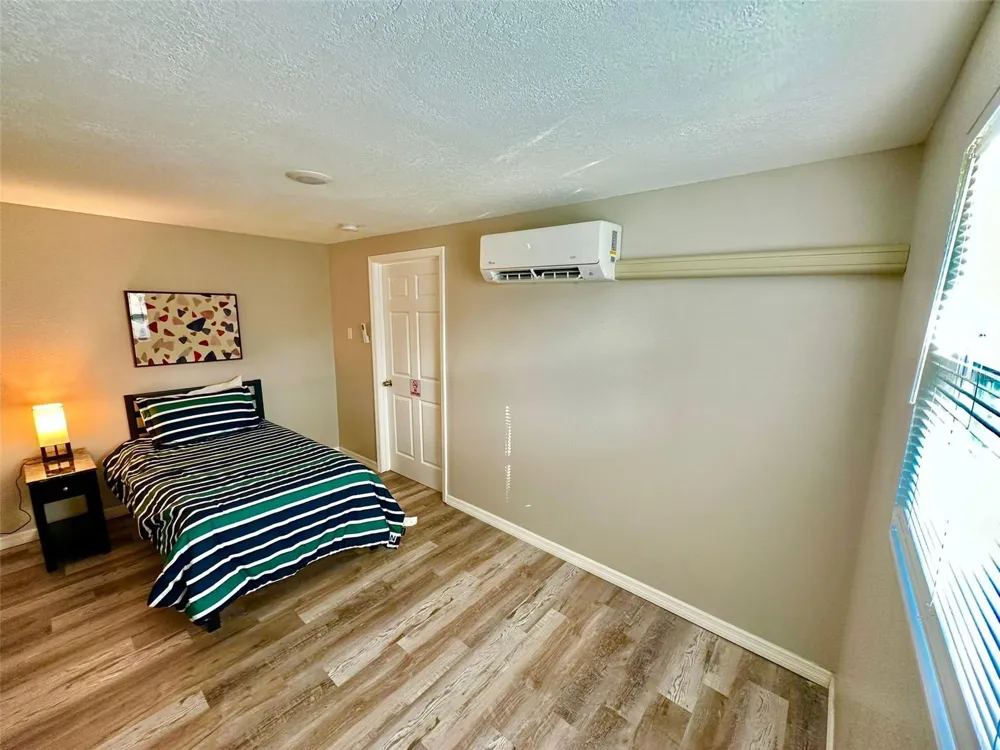 1987 MOSSWOOD DRIVE Melbourne, FL 32935