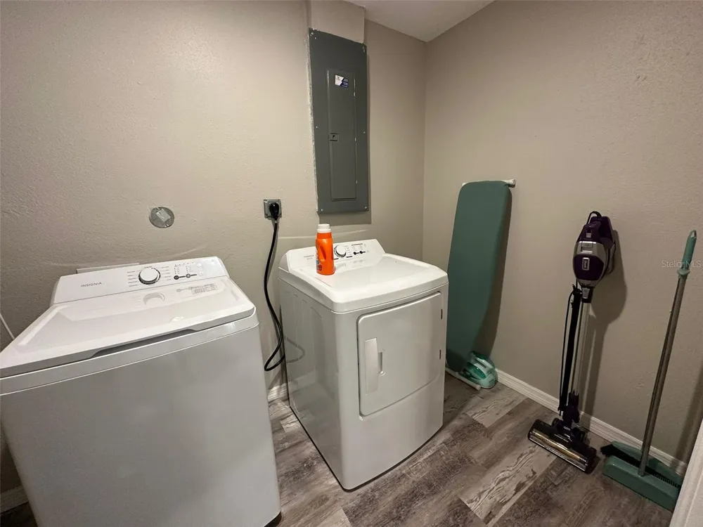 1987 MOSSWOOD DRIVE Melbourne, FL 32935
