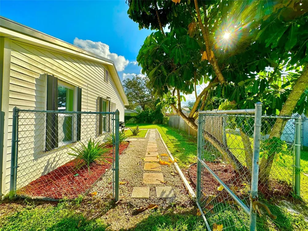 1987 MOSSWOOD DRIVE Melbourne, FL 32935