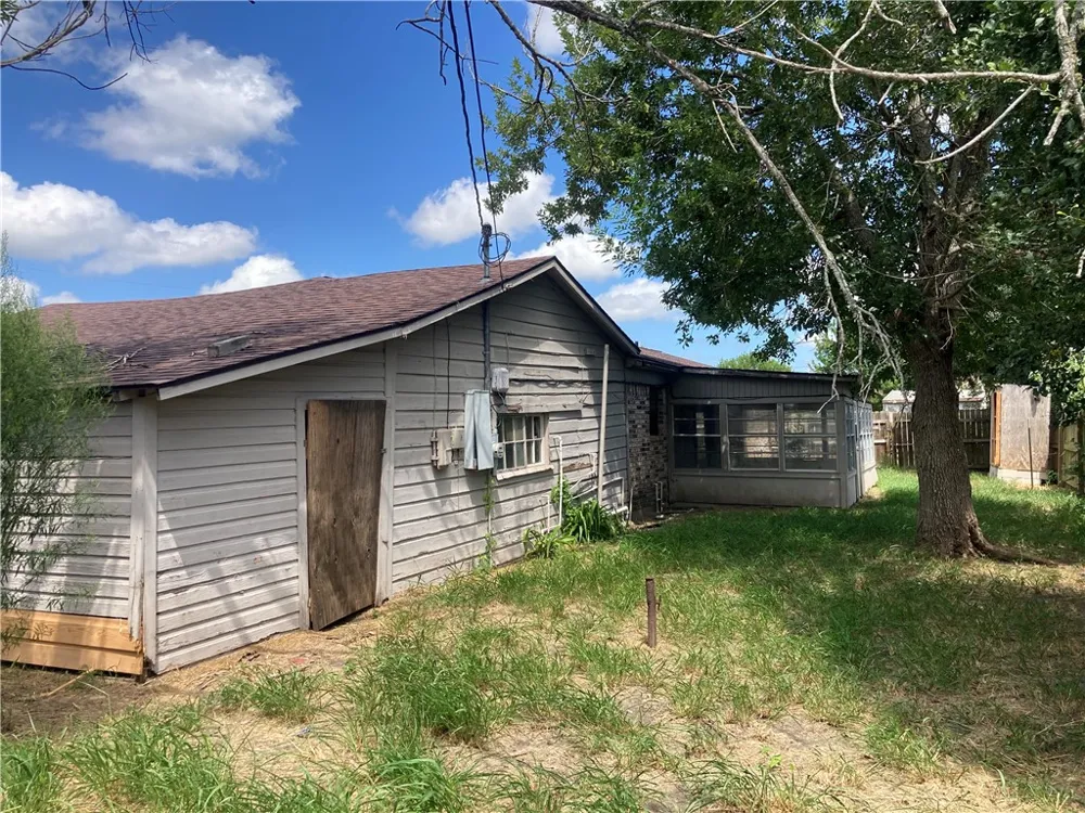 102 Rogers Street Woodsboro, TX 78393