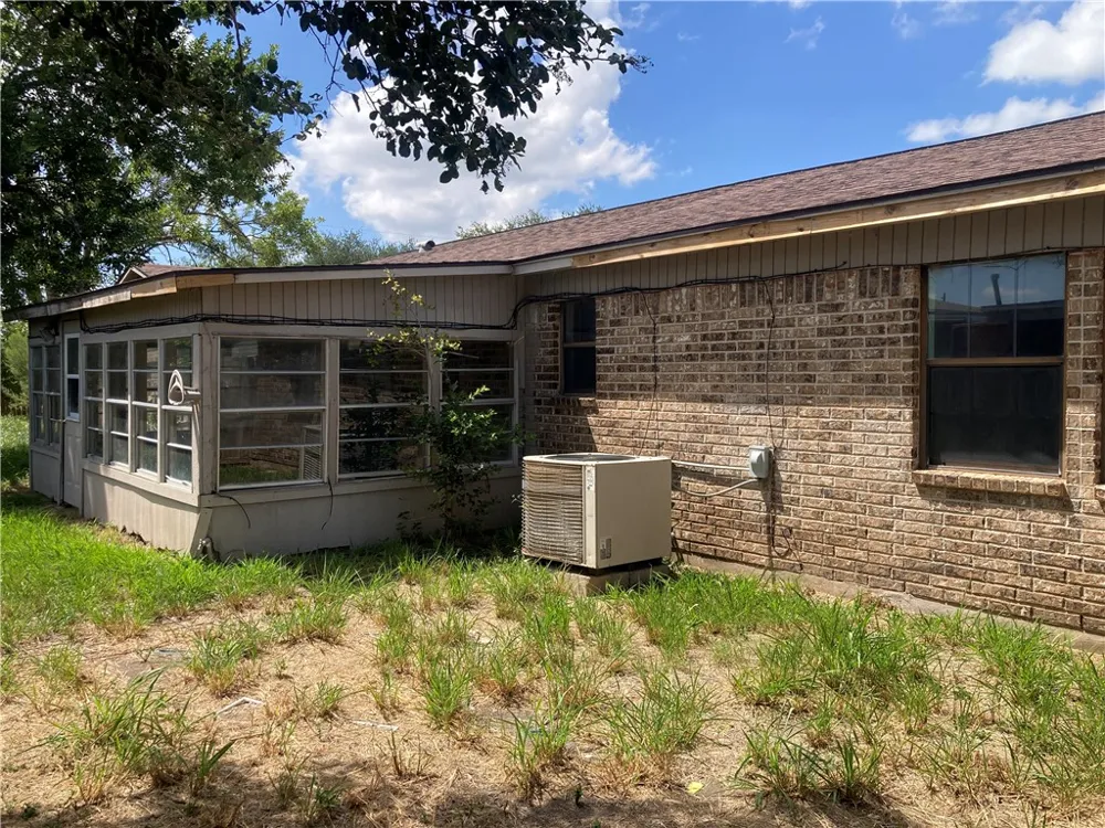 102 Rogers Street Woodsboro, TX 78393