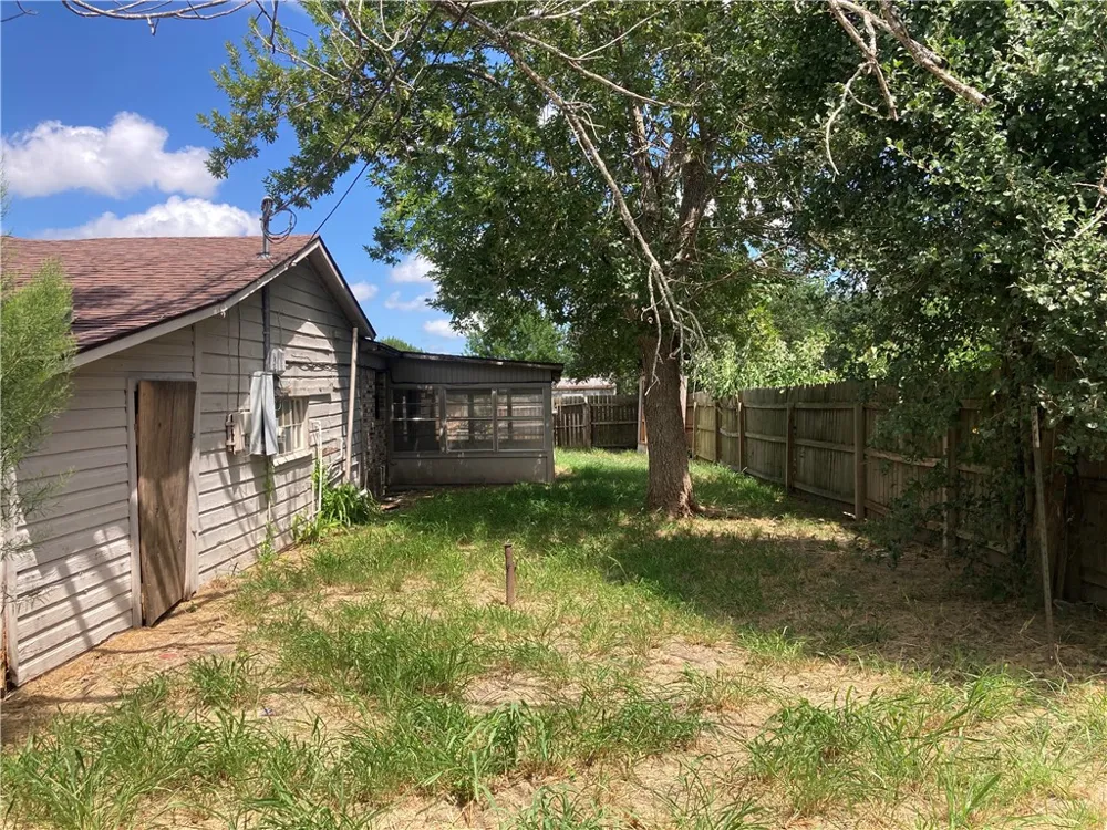 102 Rogers Street Woodsboro, TX 78393