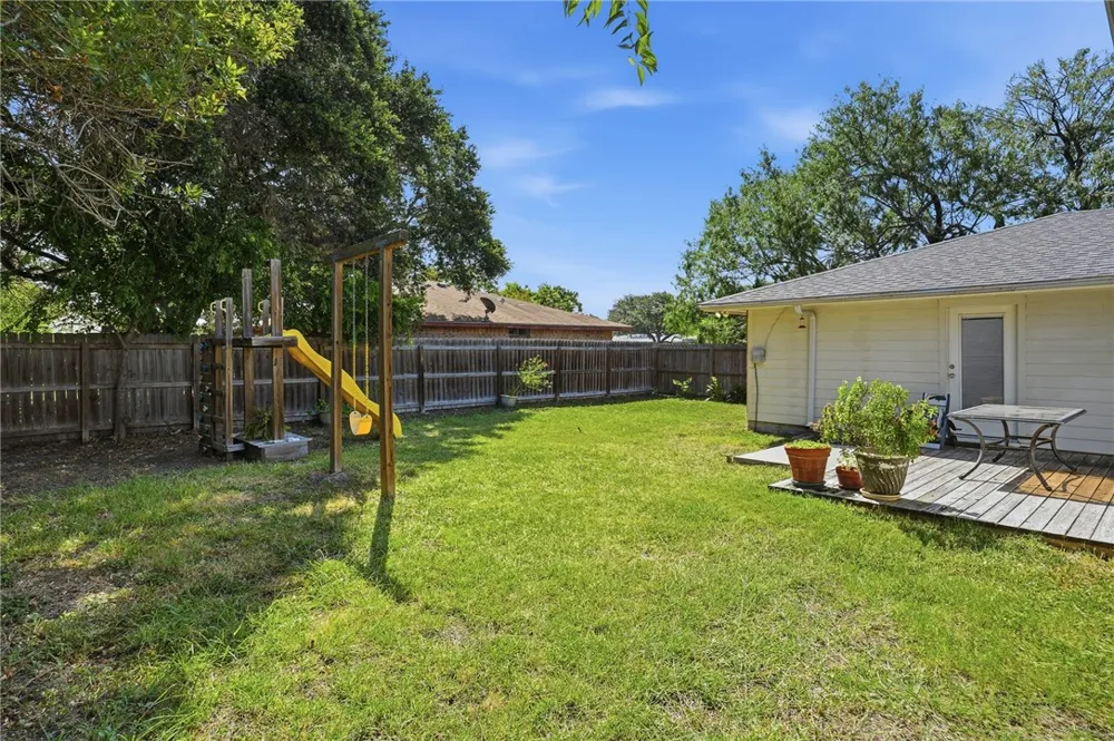 2007 Memorial Parkway Portland, TX 78374