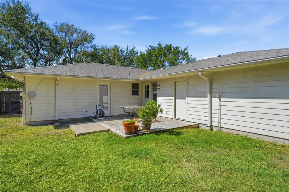 2007 Memorial Parkway Portland, TX 78374