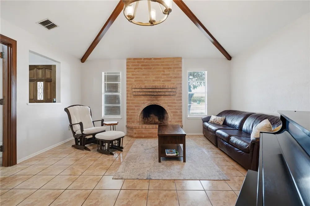 2007 Memorial Parkway Portland, TX 78374