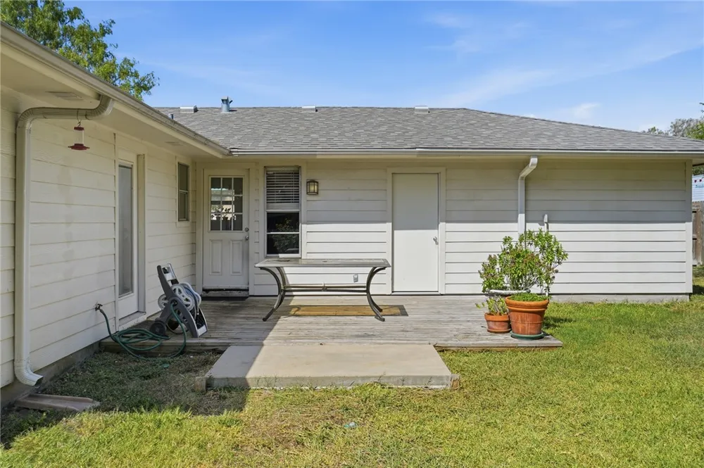 2007 Memorial Parkway Portland, TX 78374