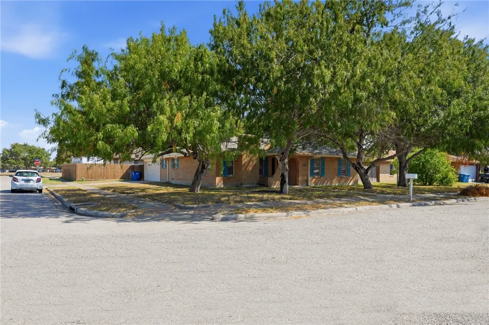 2007 Memorial Parkway Portland, TX 78374