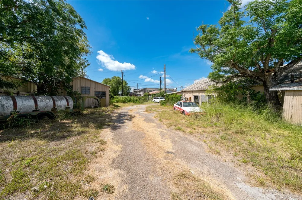 214 E Market Street Sinton, TX 78387