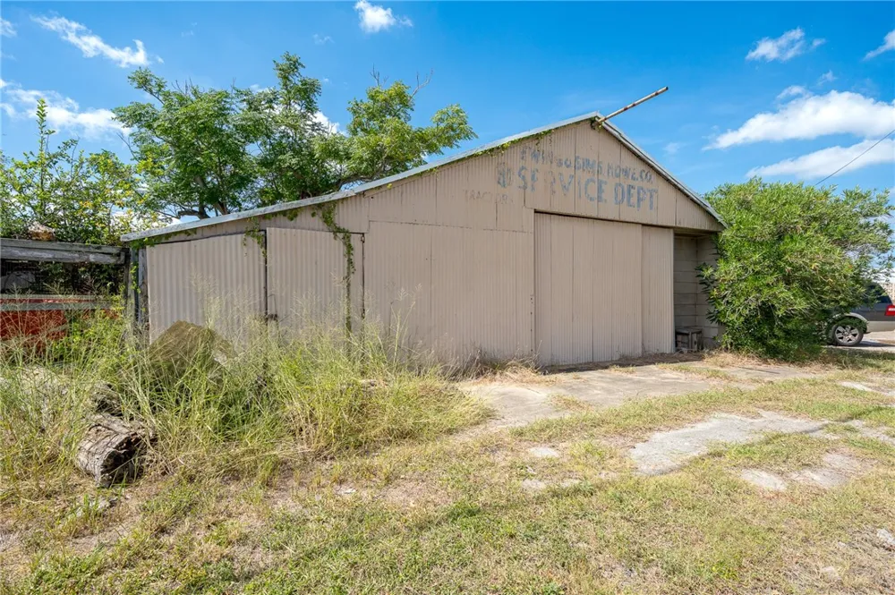 212 E Market Street Sinton, TX 78387