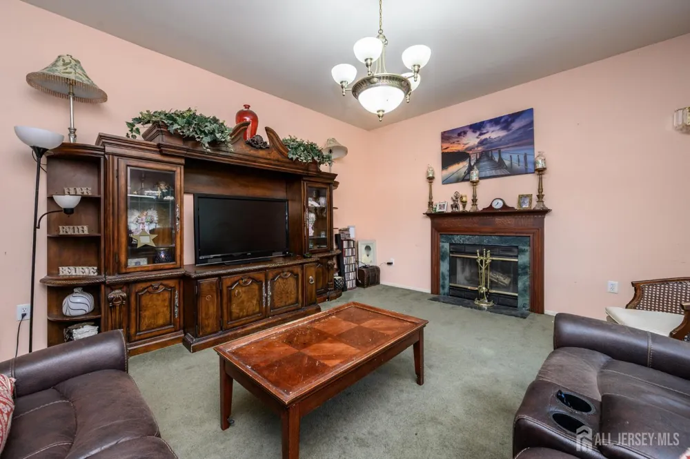 2 Garden Hills Drive Franklin, NJ 08873