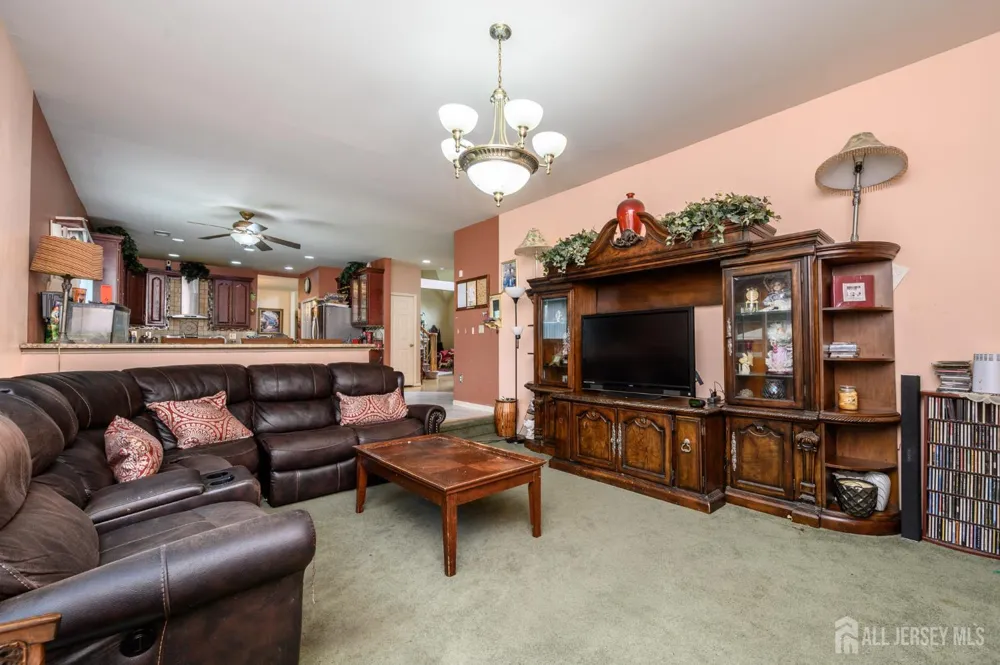 2 Garden Hills Drive Franklin, NJ 08873