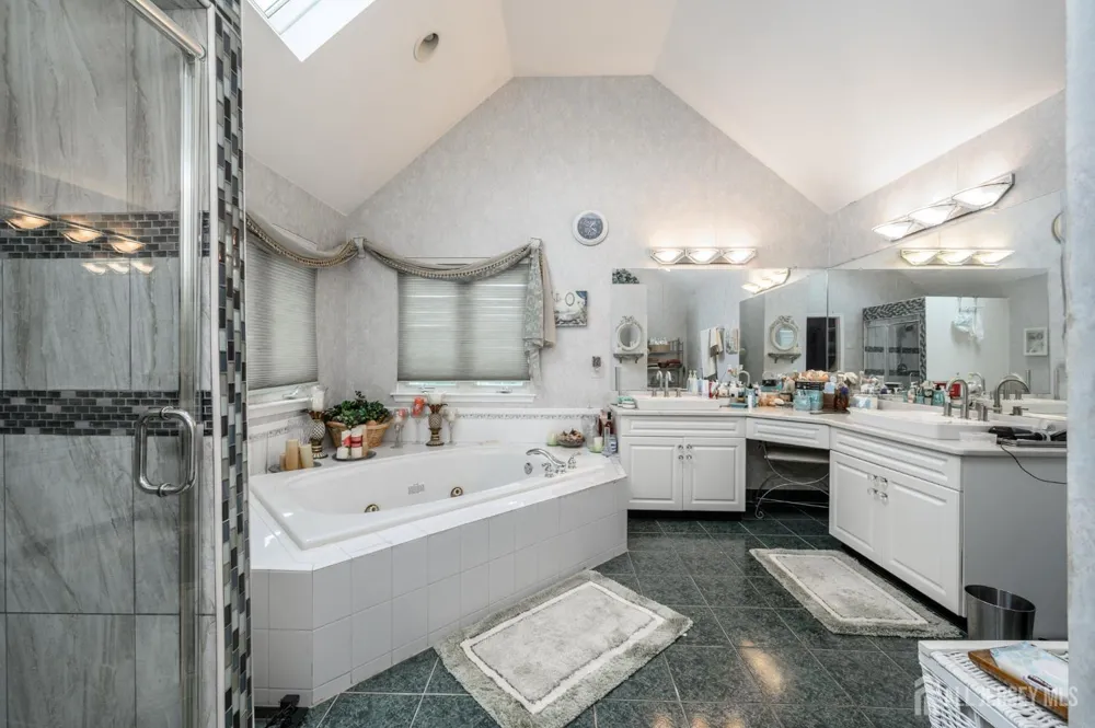 2 Garden Hills Drive Franklin, NJ 08873