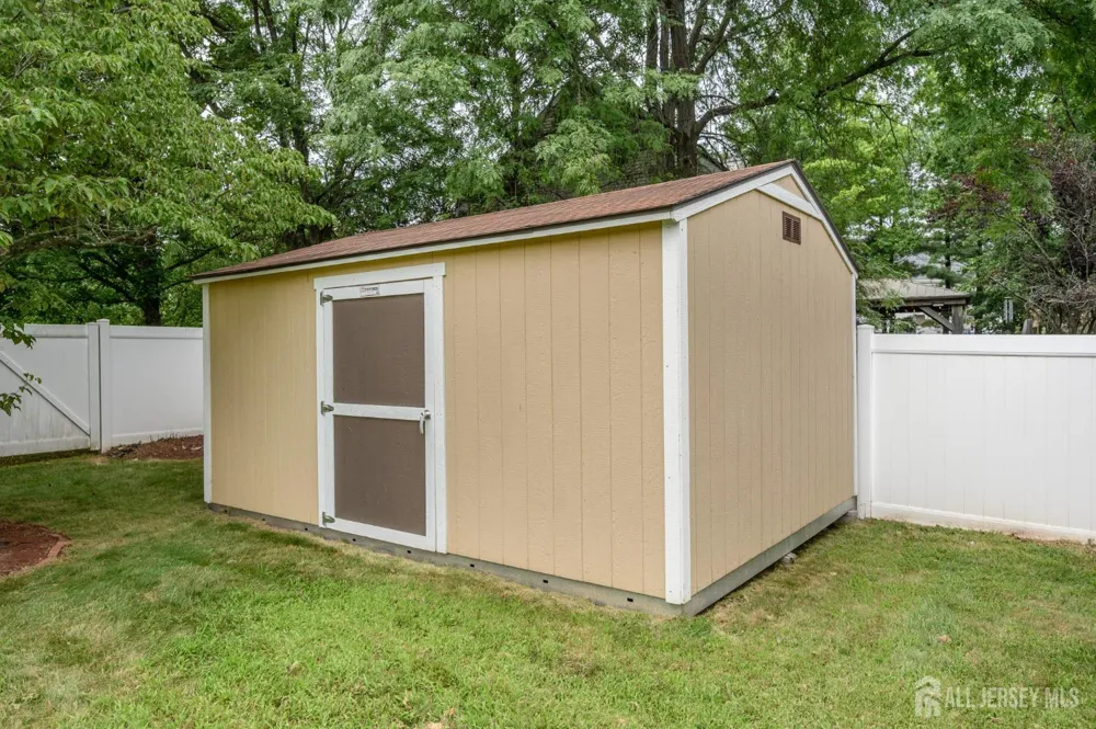 2 Garden Hills Drive Franklin, NJ 08873