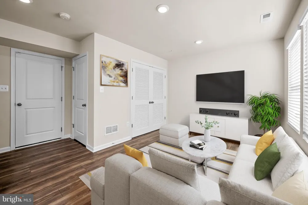 619 S HAVEN STREET Baltimore, MD 21224
