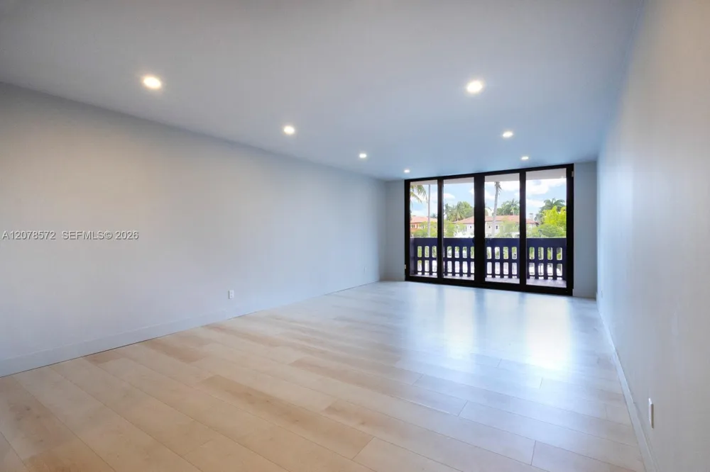90 Edgewater Dr #224 Coral Gables, FL 33133