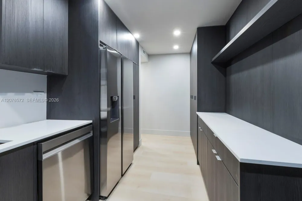 90 Edgewater Dr #224 Coral Gables, FL 33133