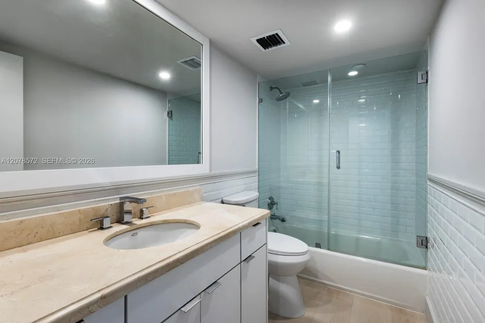 90 Edgewater Dr #224 Coral Gables, FL 33133