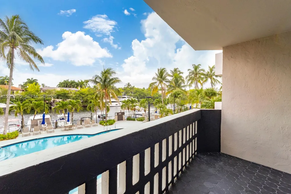 90 Edgewater Dr #224 Coral Gables, FL 33133