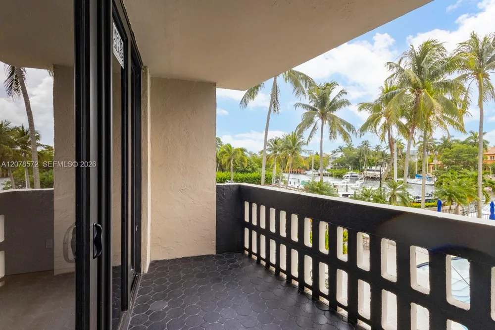 90 Edgewater Dr #224 Coral Gables, FL 33133