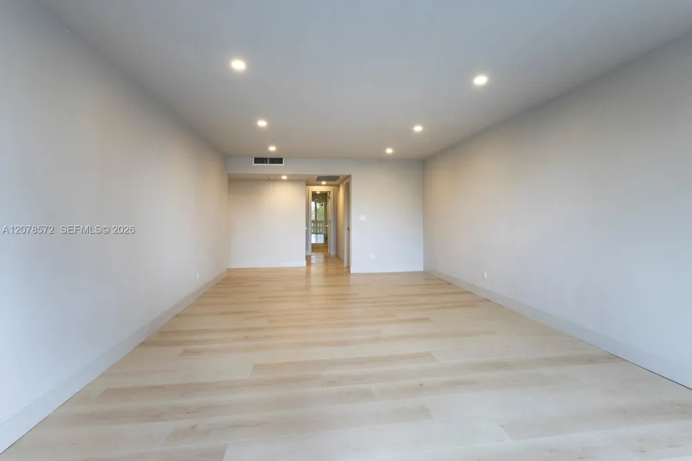90 Edgewater Dr #224 Coral Gables, FL 33133