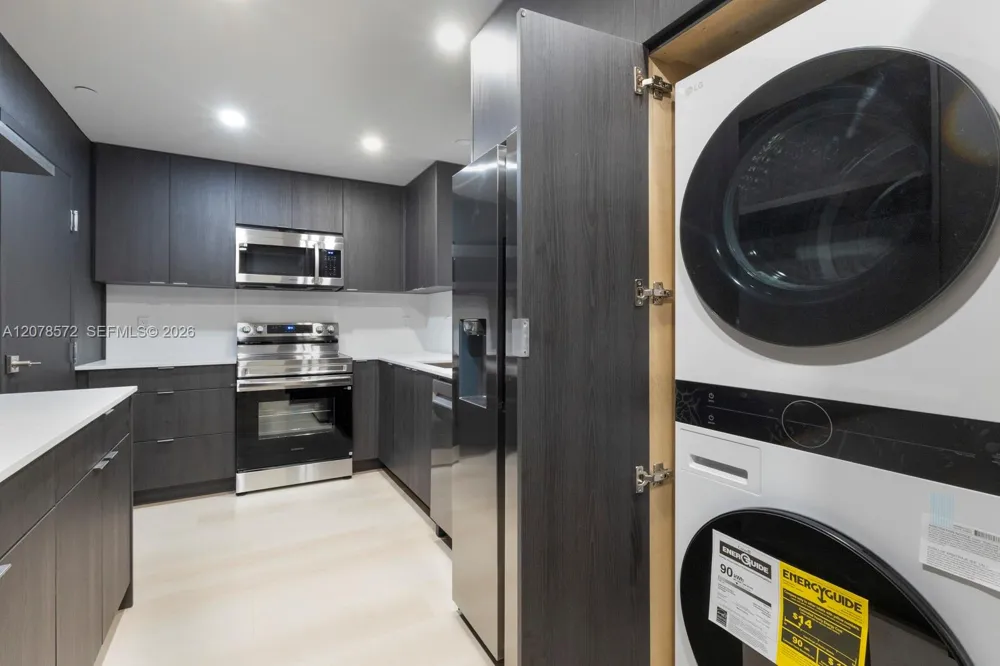 90 Edgewater Dr #224 Coral Gables, FL 33133