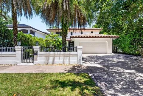 1043 Alfonso Ave