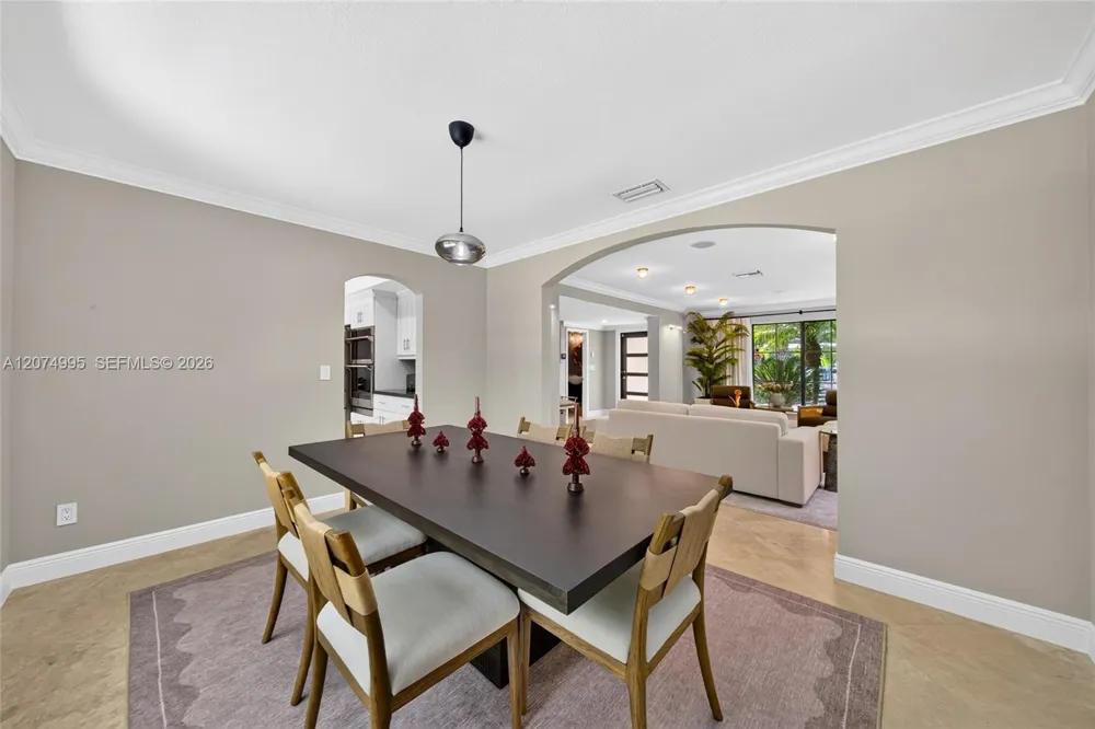 1043 Alfonso Ave Coral Gables, FL 33146