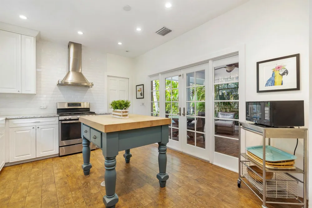 609 PALM STREET West Palm Beach, FL 33401