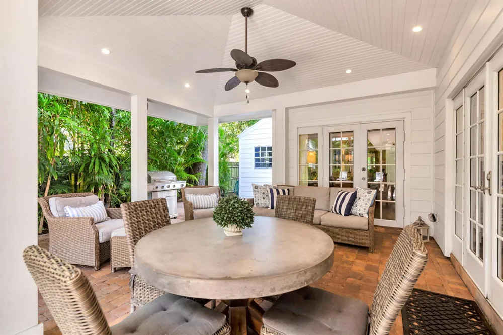 609 PALM STREET West Palm Beach, FL 33401