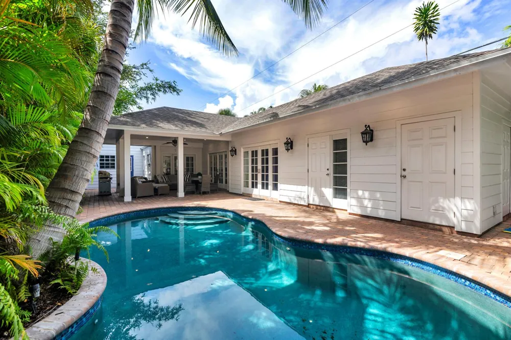 609 PALM STREET West Palm Beach, FL 33401