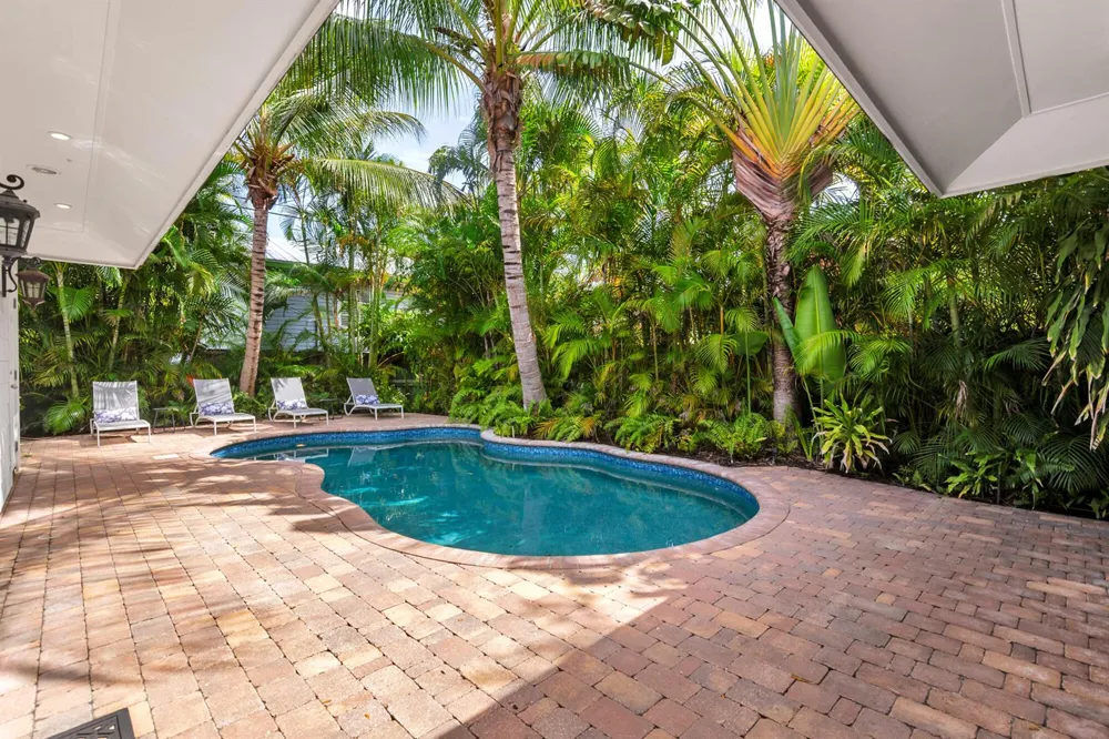 609 PALM STREET West Palm Beach, FL 33401