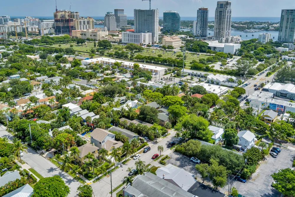 609 PALM STREET West Palm Beach, FL 33401