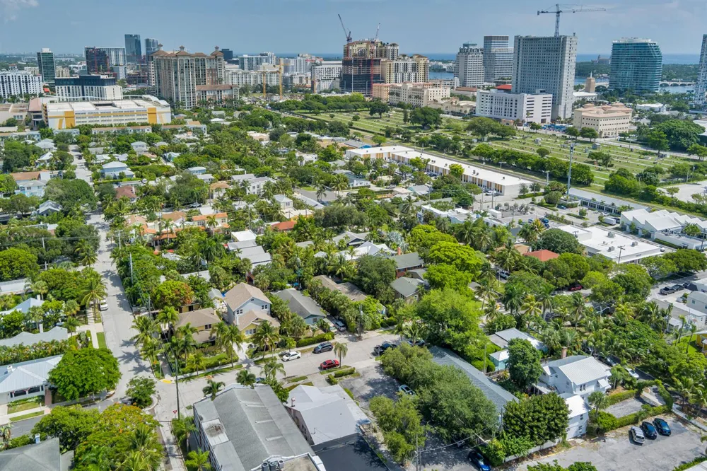 609 PALM STREET West Palm Beach, FL 33401