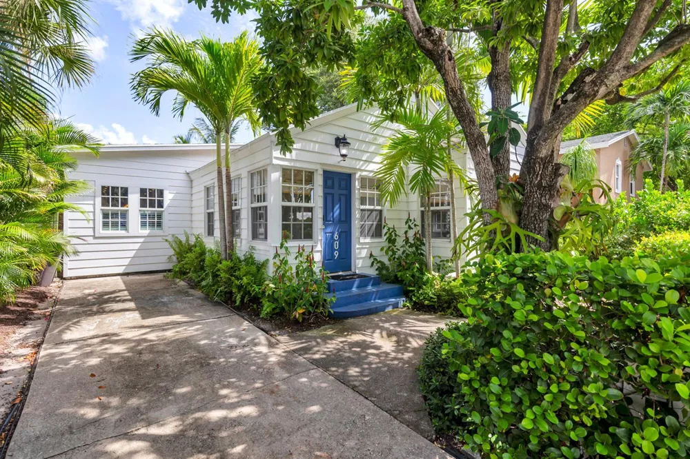 609 PALM STREET West Palm Beach, FL 33401