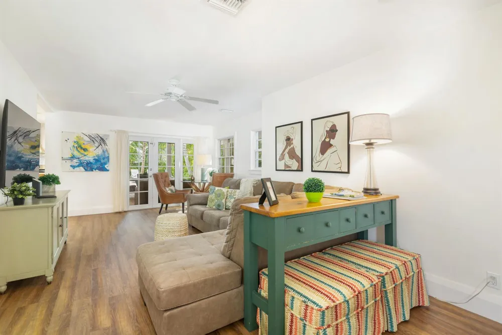 609 PALM STREET West Palm Beach, FL 33401