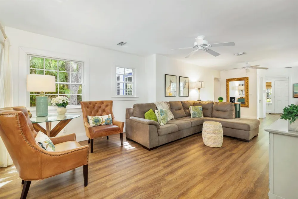 609 PALM STREET West Palm Beach, FL 33401