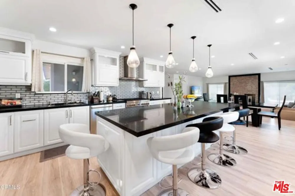 15903 Londelius Street Los Angeles, CA 91343