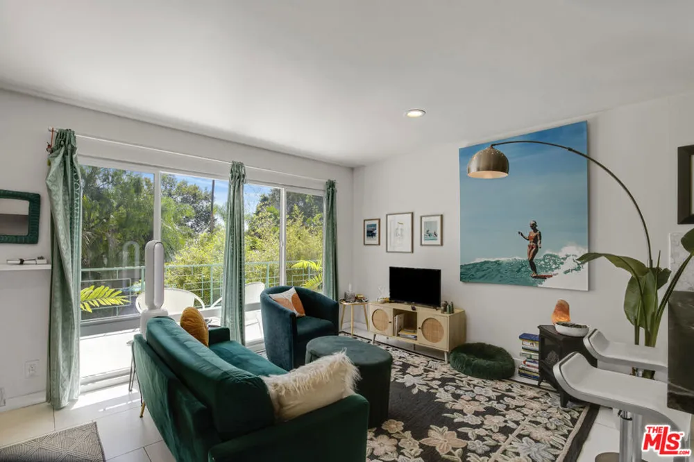 1959 Grace Avenue Los Angeles, CA 90068