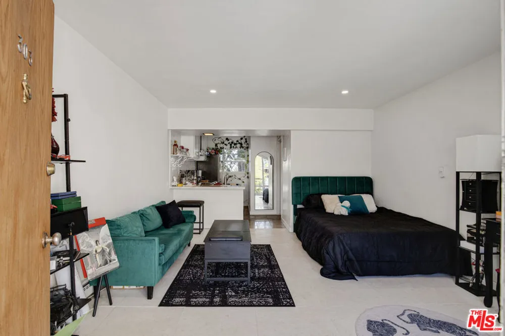 1959 Grace Avenue Los Angeles, CA 90068