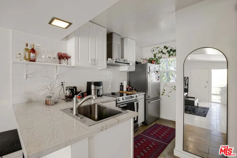 1959 Grace Avenue Los Angeles, CA 90068