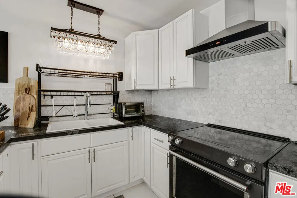 1959 Grace Avenue Los Angeles, CA 90068