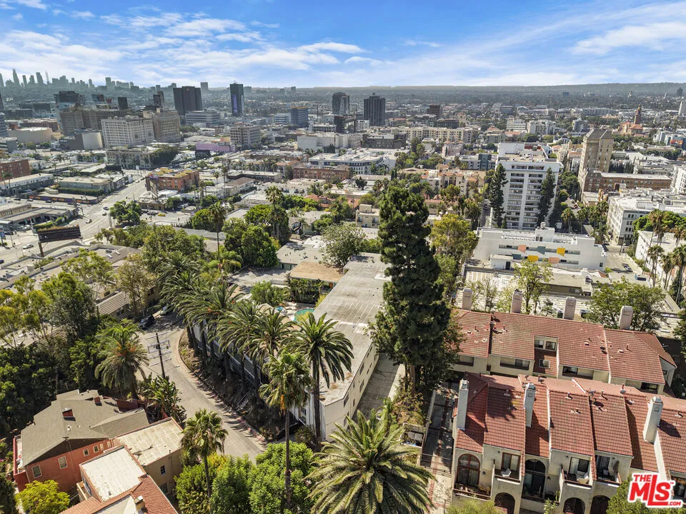 1959 Grace Avenue Los Angeles, CA 90068