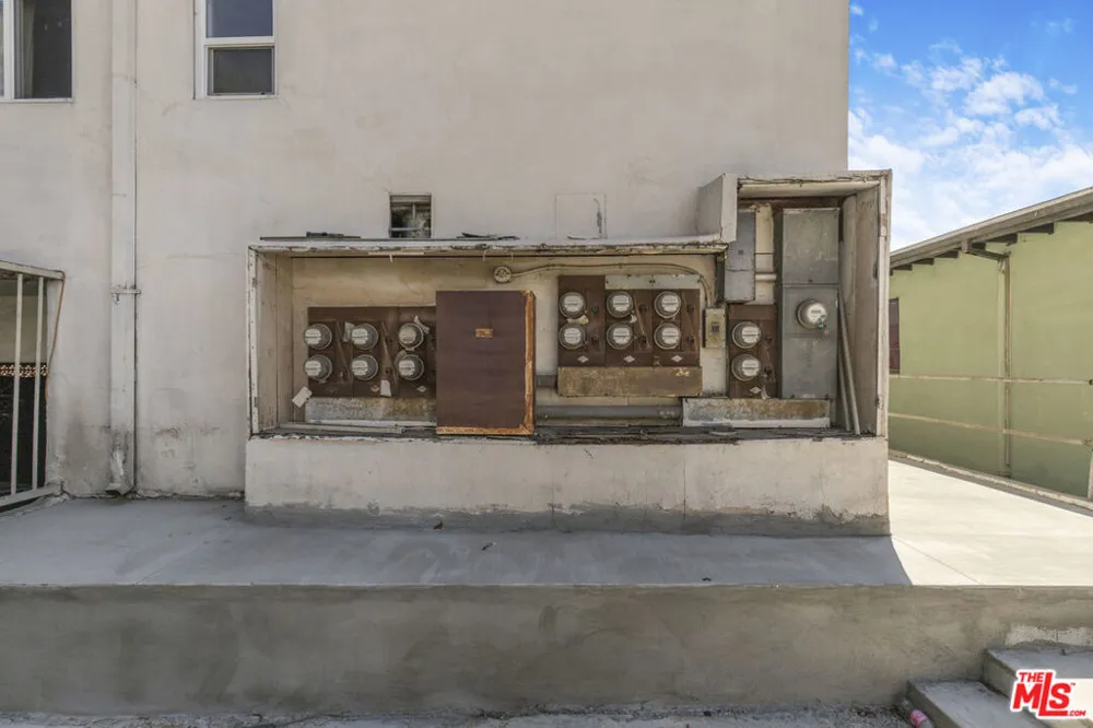 1959 Grace Avenue Los Angeles, CA 90068
